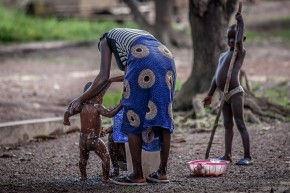 Picture of a mother washing her child in Sierra Leone © CARE/Freccia Learson