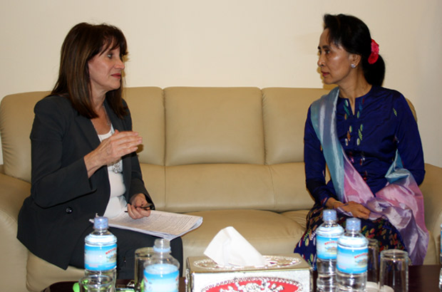 Lynne Featherstone chats with Daw Aung San Suu Kyi. Picture: Monica Allen/DFID