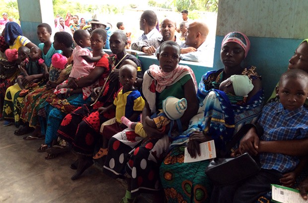 A long queue of, mostly young women, at the family planning clinic awaitng their turn. Picture: Lindsay Northover/DFID